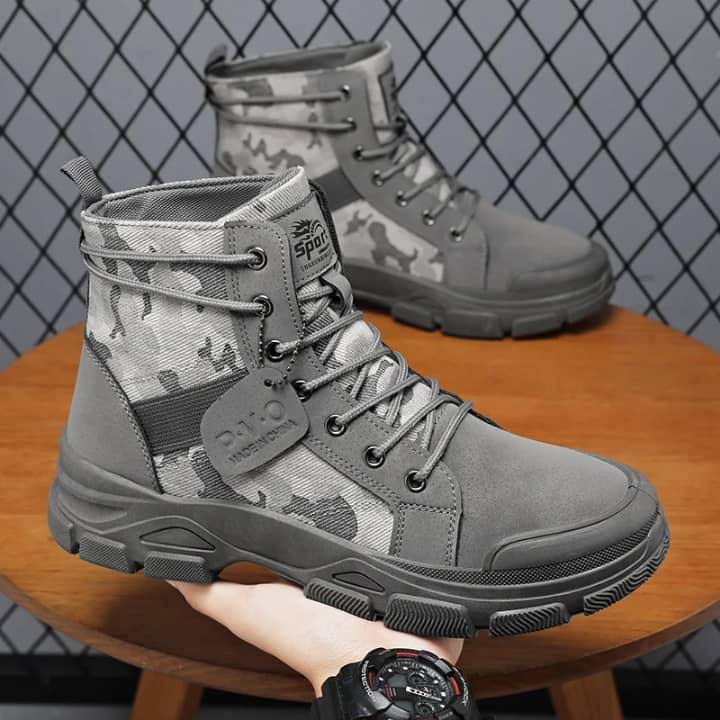 F602 - Boots (bottes) Militaire pour homme, très resistant
