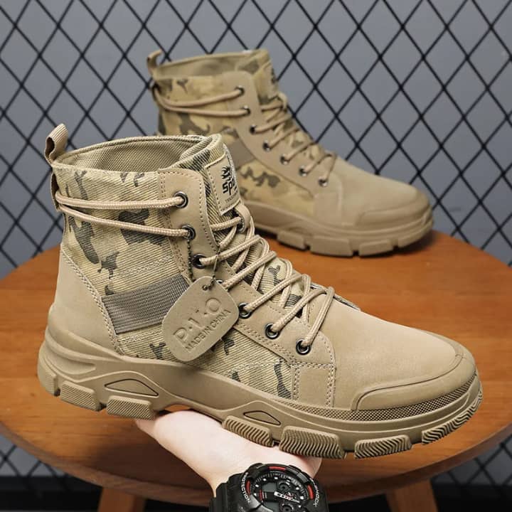 F602 - Boots (bottes) Militaire pour homme, très resistant